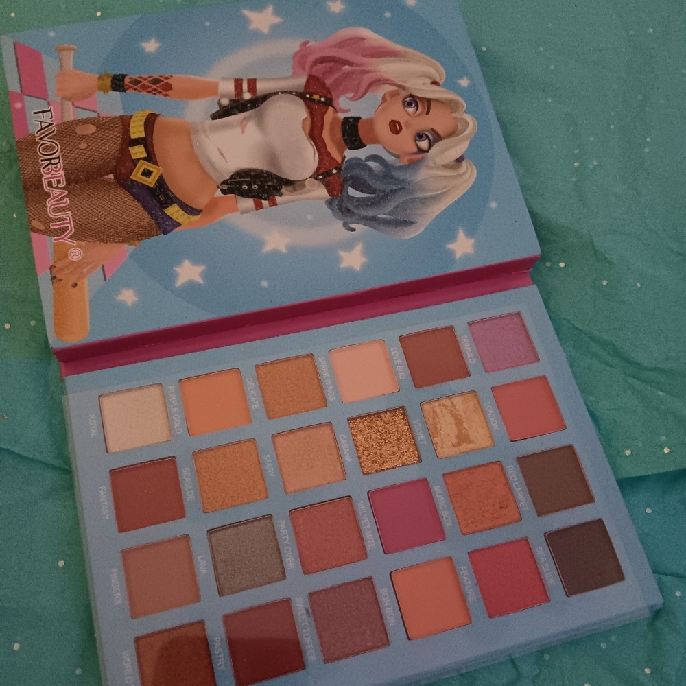 Eye shadow pallette